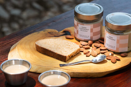 La nuova produzione di mandorle 2025 e le nuove creme spalmabili alla mandorla: un trionfo di bio.